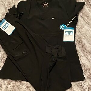 Women’s Black Scrub Set - Tailored Pants & V-Neck Top nwt uniforms world jogger